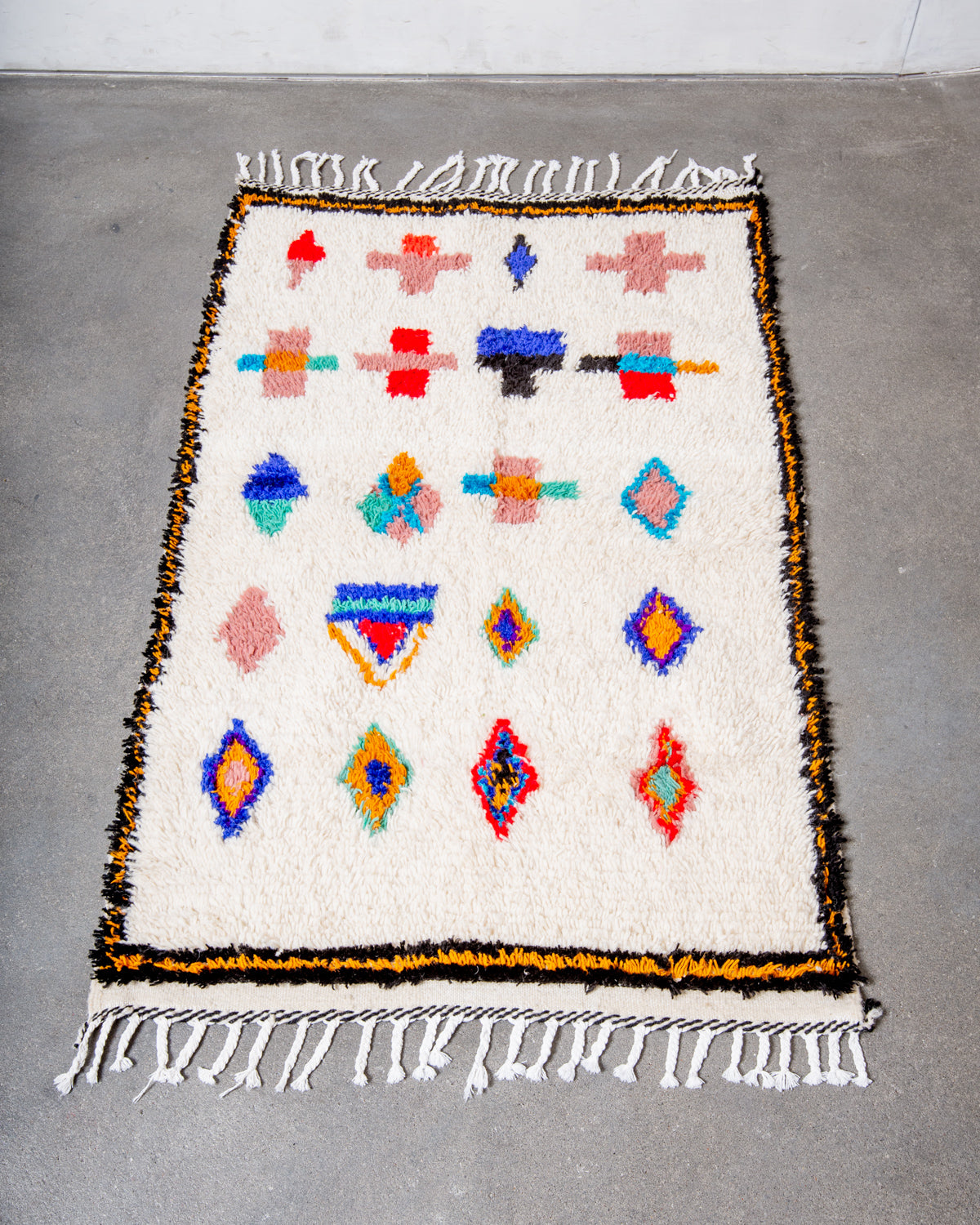 Modern designer handcrafted Berber rug from Morocco. Azilal rug with beautiful colours and patterns. Made of sheep’s wool and colourful cotton.